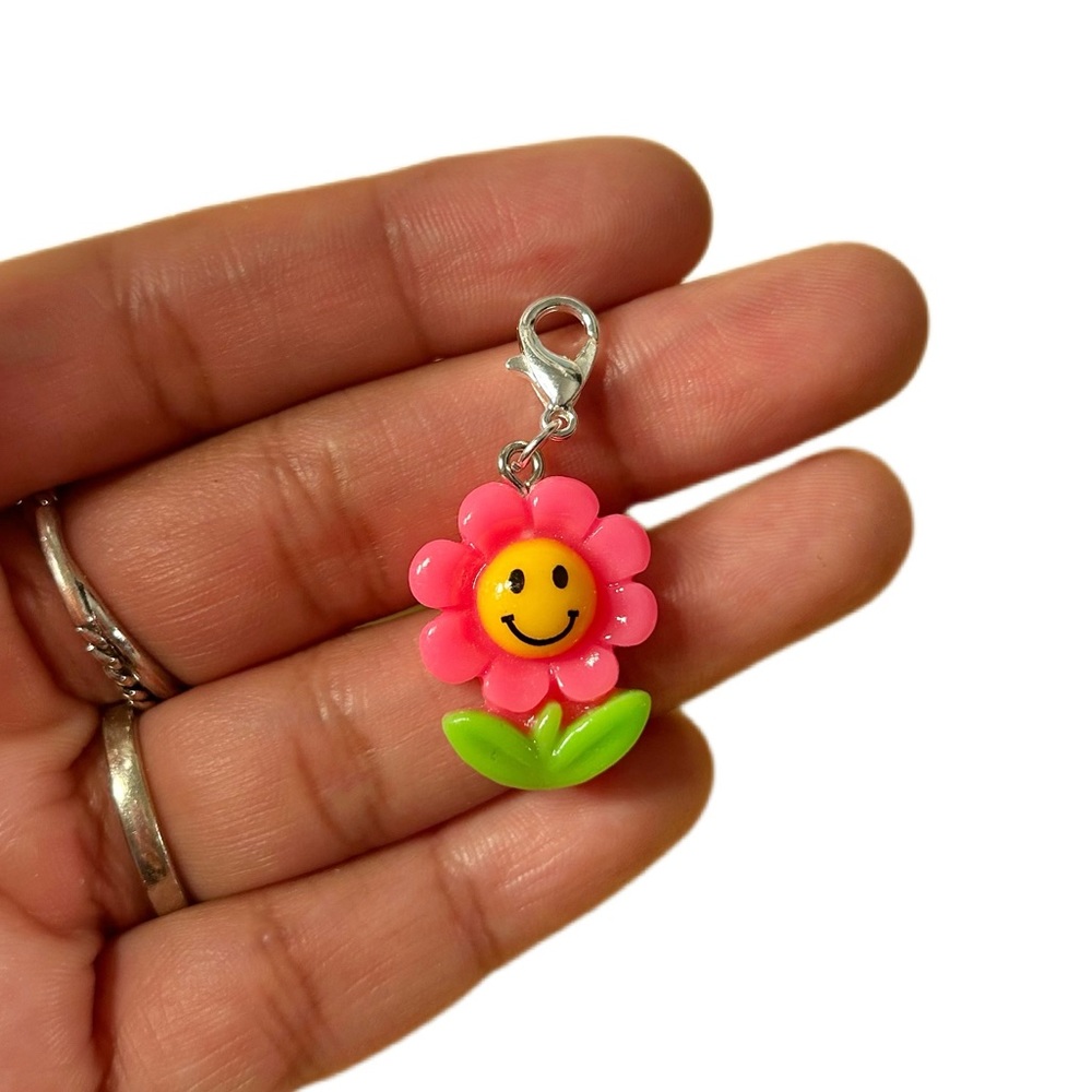 Flower 🌸 Charm